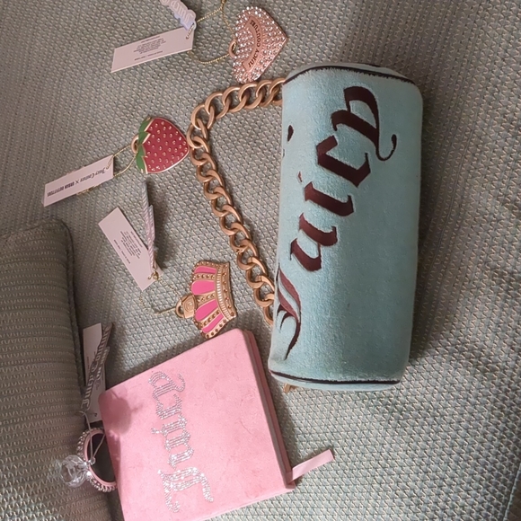 VINTAGE JUICY COUTURE TOOTSIE ROLL BARREL BAG! - Picture 3 of 17